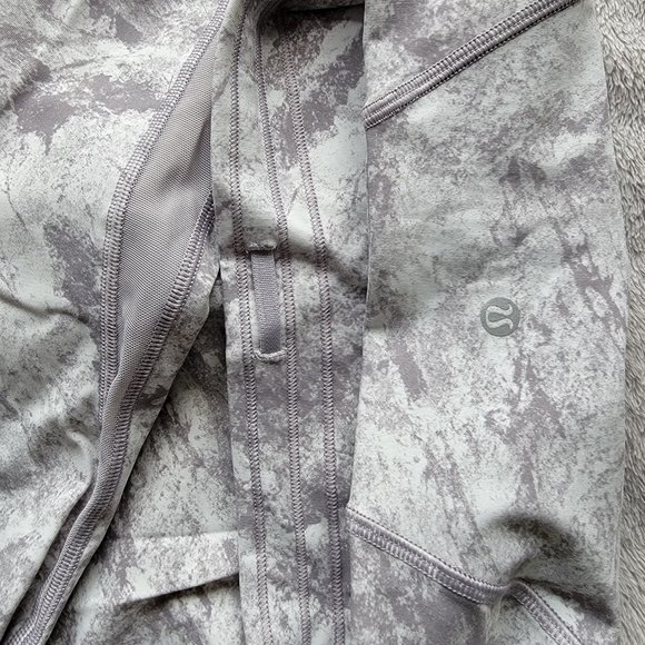 LuluLemon Crop Pants - Picture 2 of 3